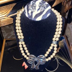 Vintage Heidi Daus Rare Find Pearl and Bow Necklace With Earrings Set